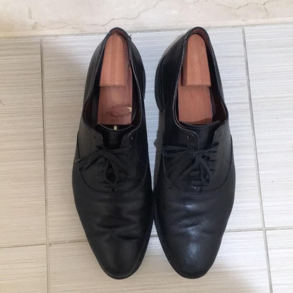 Allen Edmond used men’s dress shoes